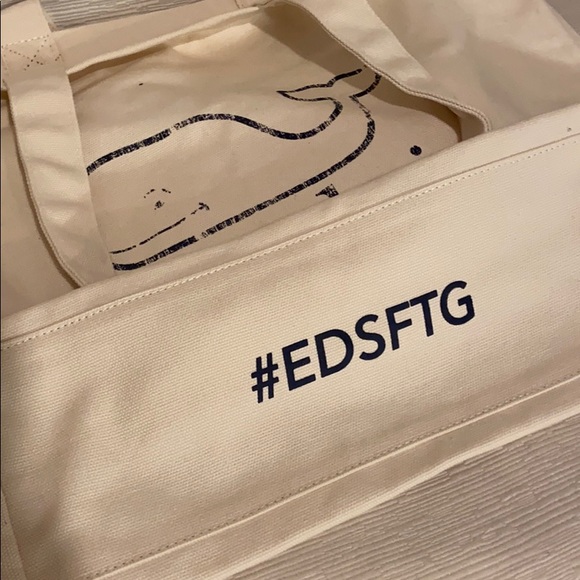 Vineyard Vines Whale Graphic Tote - Picture 4 of 5